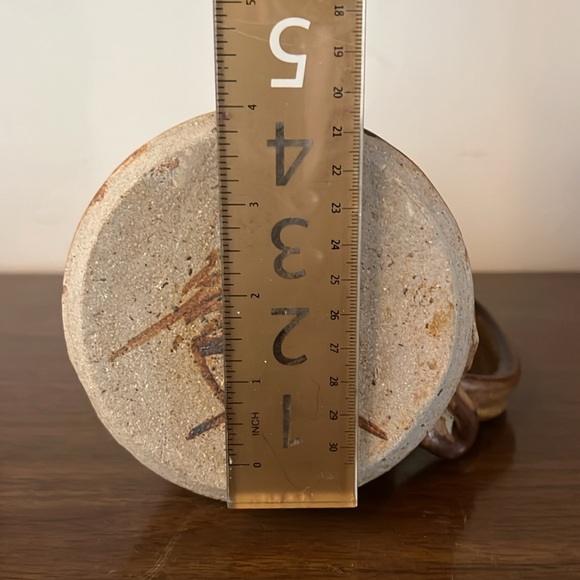 Vintage handmade pottery pitcher signed - Picture 10 of 10